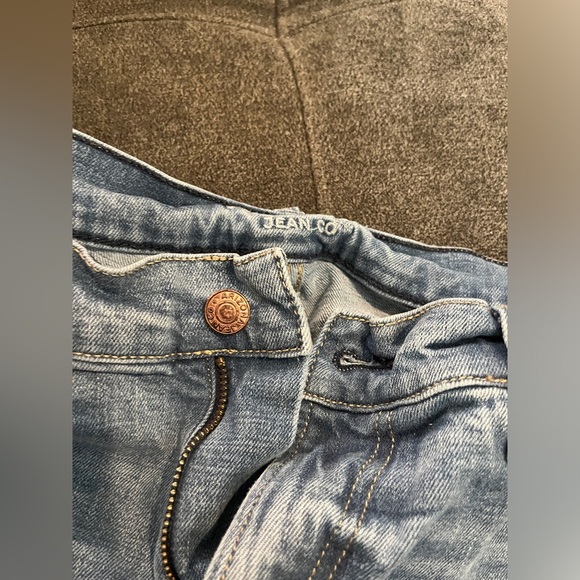 Arizona juniors jeans size 11 low rise boot medium wash, rips, distressed - Picture 5 of 5